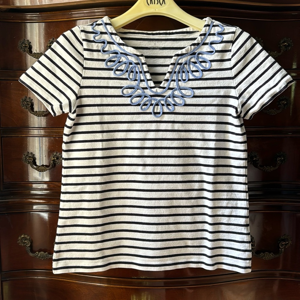 2 for $20 item. Land’s End 100% cotton tee shirt Size XS